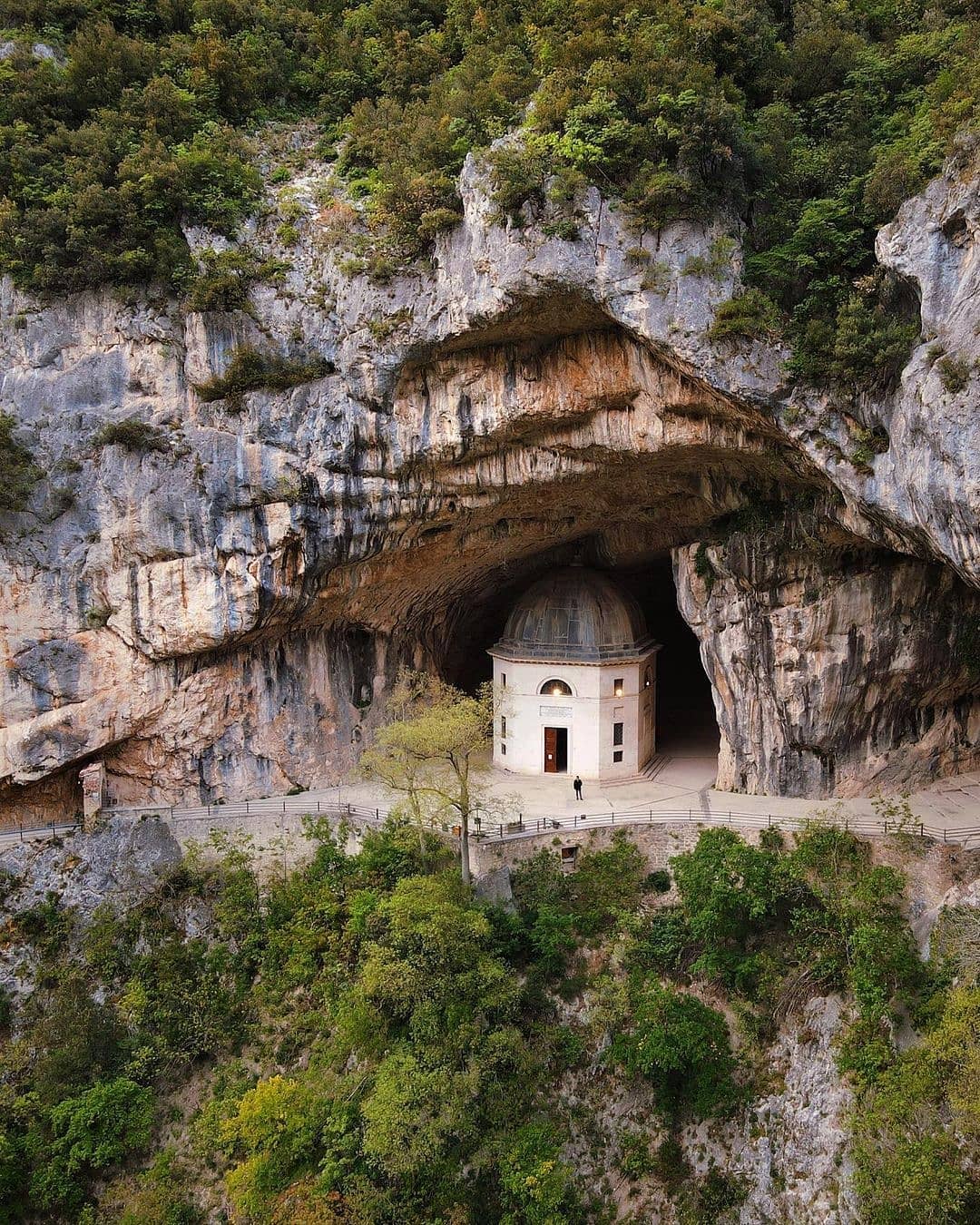 Il tempio di Valadier- 4 giorni nelle Marche